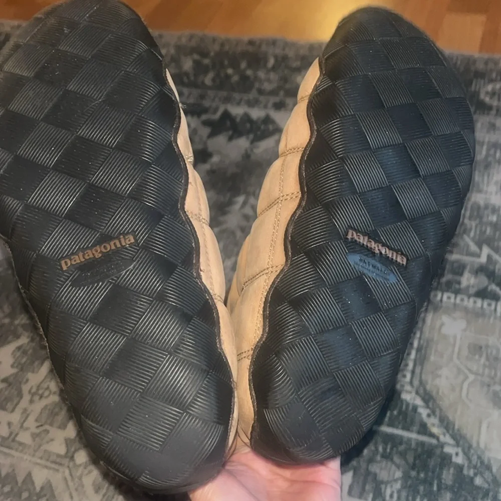 Patagonia women’s Gingko TeakWood tan quilted insulated boots Size 8
